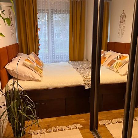 Yellow Apartment Airport Galeria Mokotow Netflix Varsovia Exterior foto
