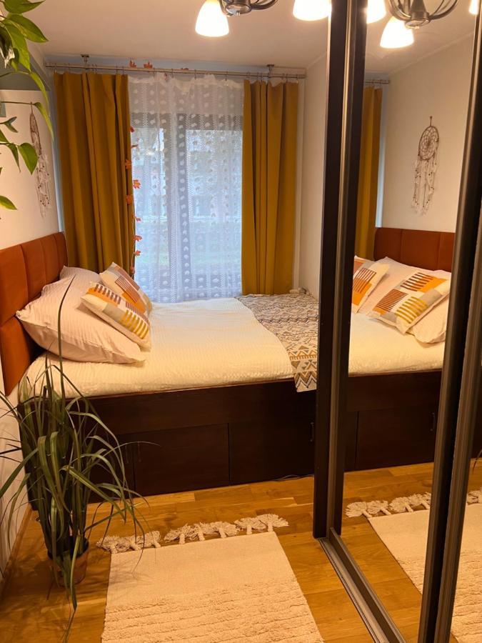 Yellow Apartment Airport Galeria Mokotow Netflix Varsovia Exterior foto