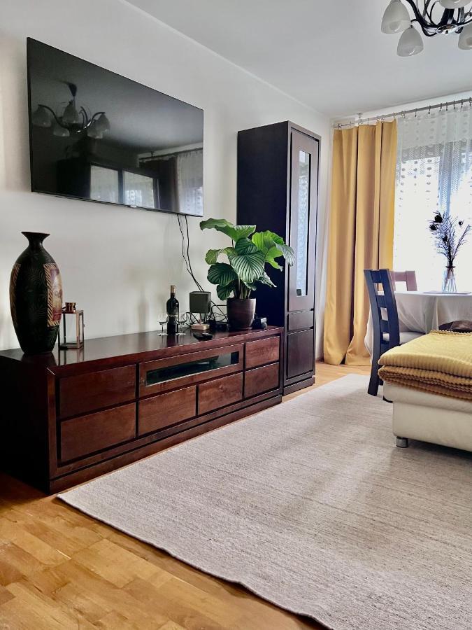 Yellow Apartment Airport Galeria Mokotow Netflix Varsovia Exterior foto