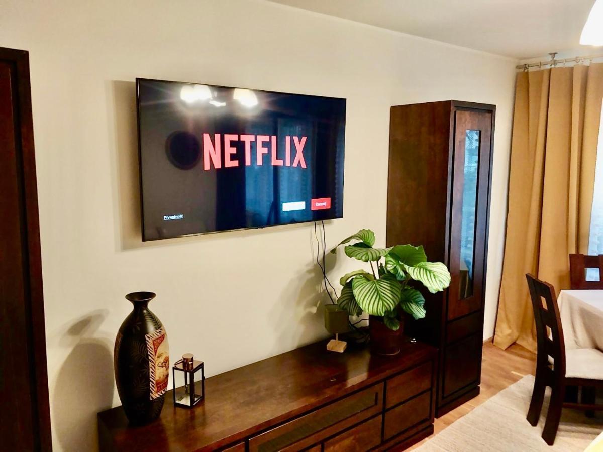 Yellow Apartment Airport Galeria Mokotow Netflix Varsovia Exterior foto